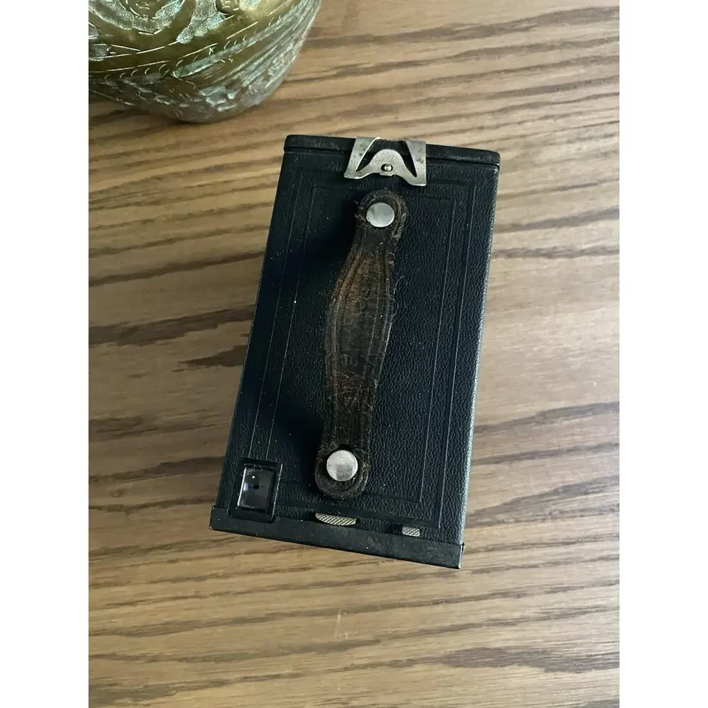 Antique 1920s Kodak Brownie No 2 Model F Box Camera
